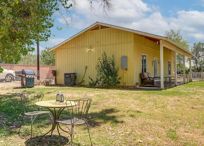 Private Acreage, Pet-friendly Yard! Haven Ferienhaus *