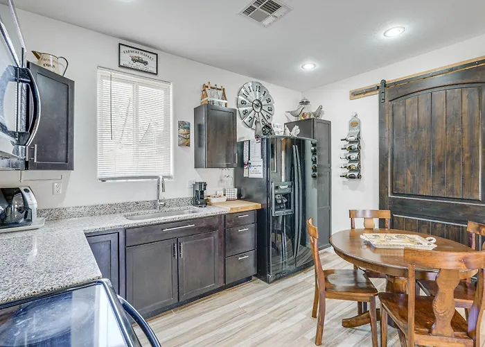 Private Acreage, Pet-friendly Yard! Haven *