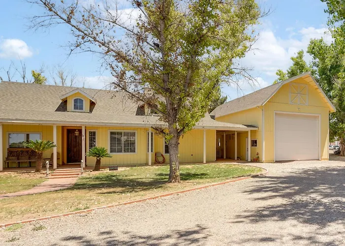 Private Acreage, Pet-friendly Yard! Haven Ferienhaus